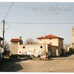 MAISON PREHER ET MUR D'AFFICHAGE.EN 1993.