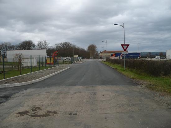 Réfection de l'enrobé sur la voie communale n°2 à proximité du relais de St Laurent.